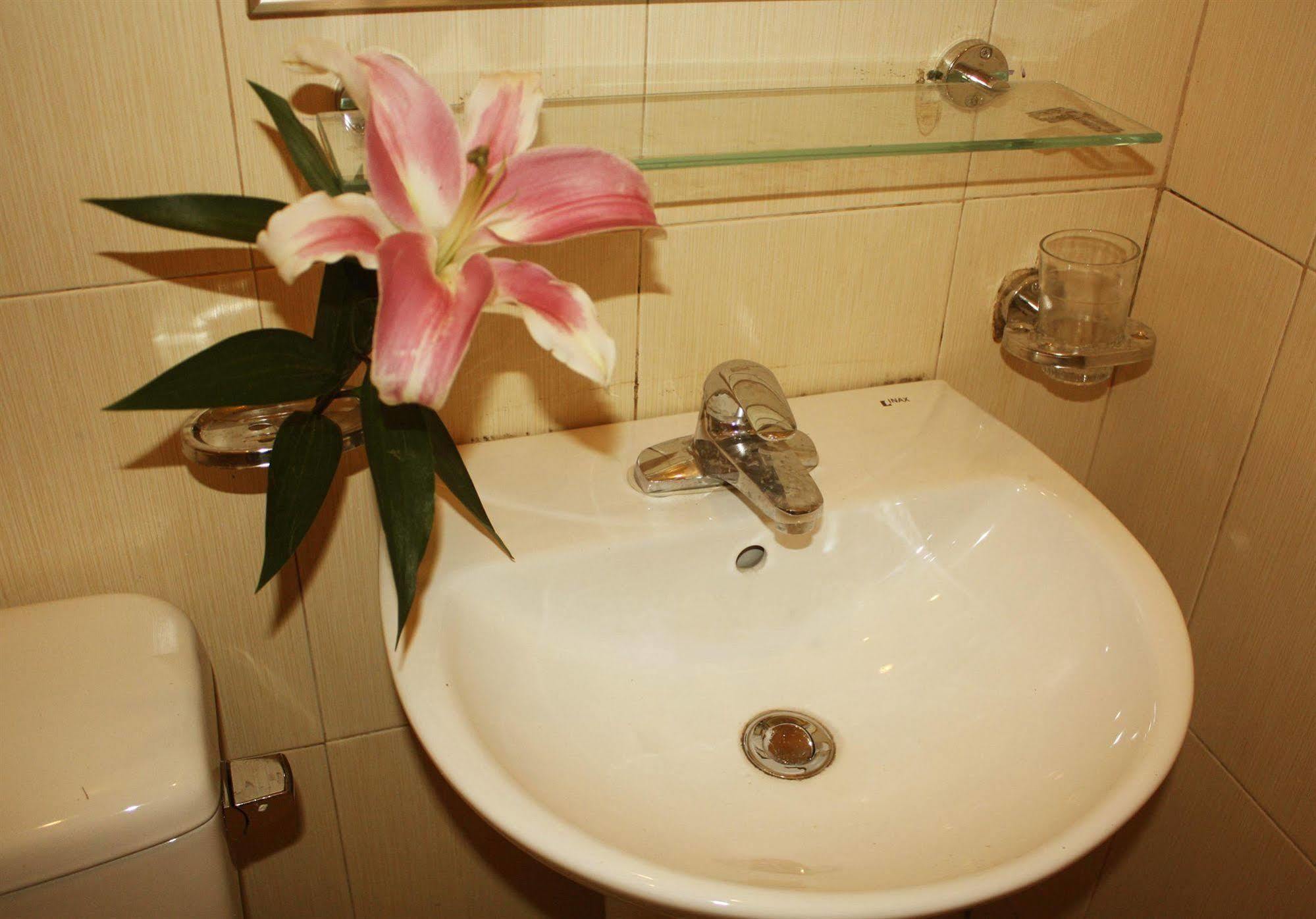 Real Vietnam Hotel Hanoi Bagian luar foto